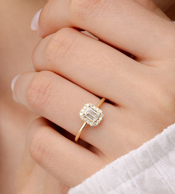 « L'Atelier » Nº190098 - Anello Oro giallo 9 carati - Diamante di laboratorio Rettangolo 0.5 Carati - Halo Diamante di laboratorio